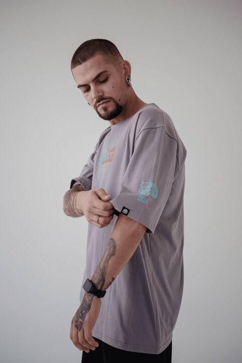 Сіра футболка Леза