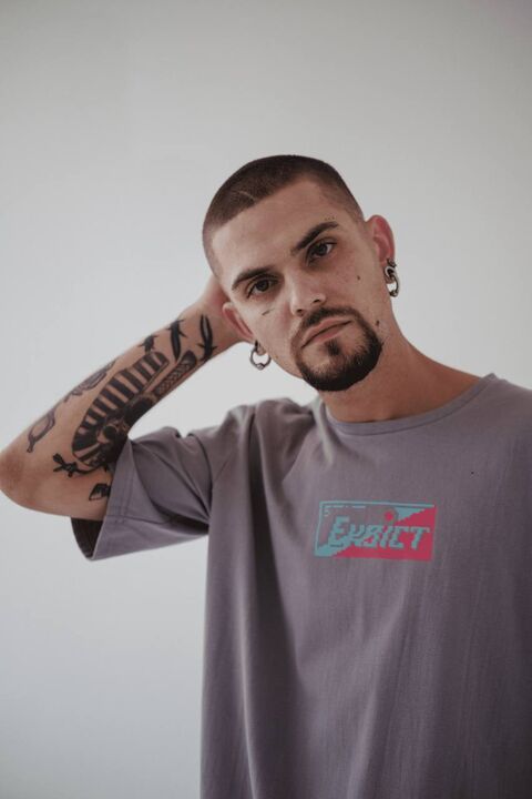 Сіра футболка Леза