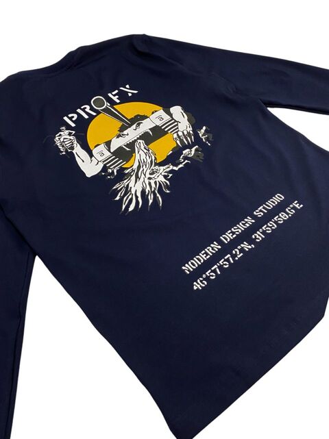 Темно-синий лонгслив