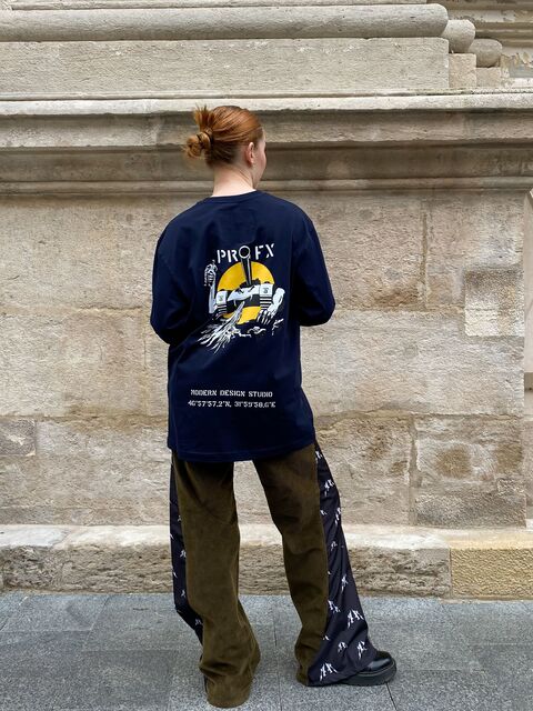 Темно-синий лонгслив