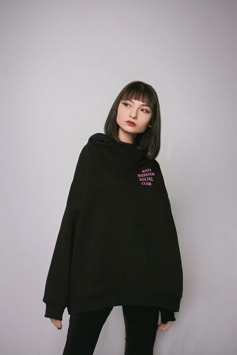 Black oversize hoodie with pink logo