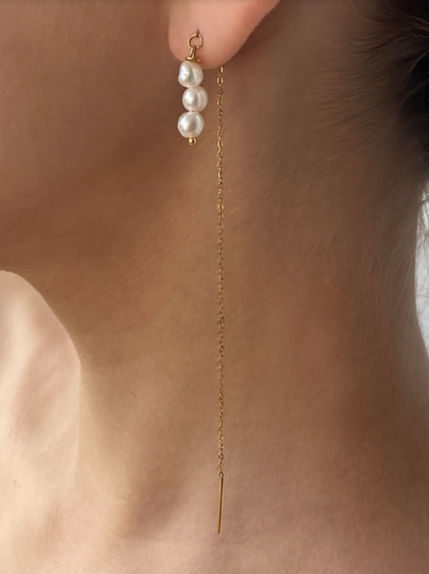 Chain earrings with three pearls