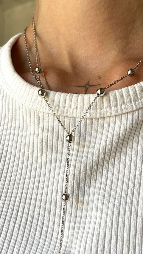 Necklace with silver beads