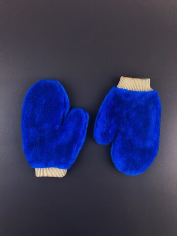 Indigo gloves