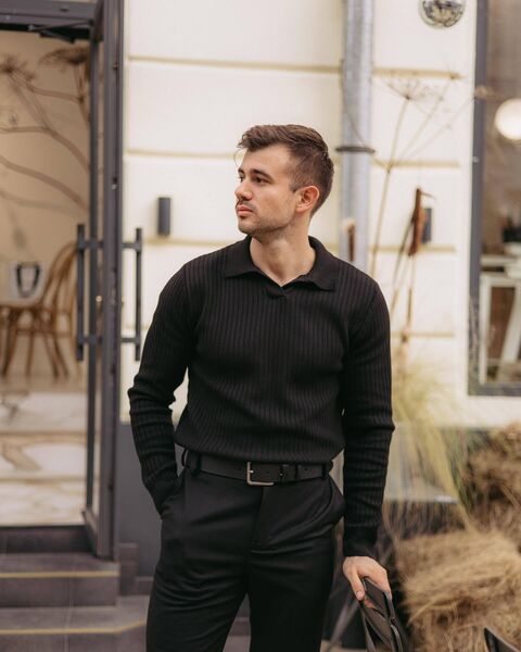 Black knitted polo with long sleeves