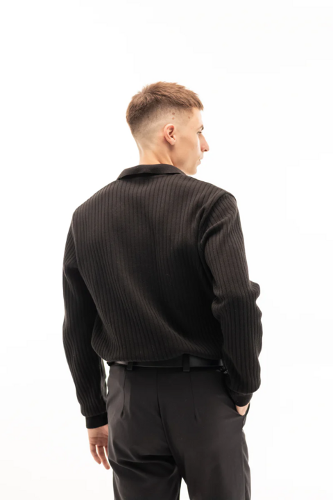 Black knitted polo with long sleeves