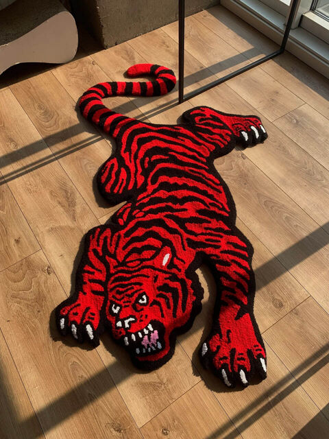 Orange rug Tiger