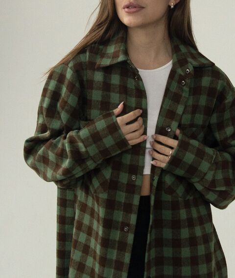 Зелена сорочка у клітинку