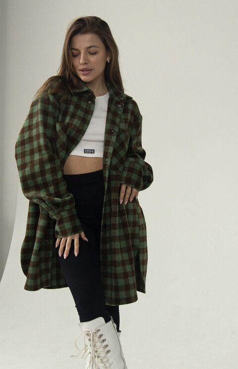 Зелена сорочка у клітинку