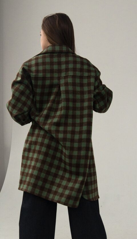 Зелена сорочка у клітинку