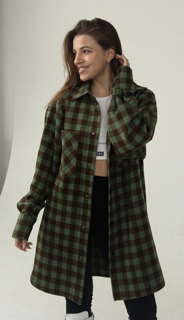 Зелена сорочка у клітинку