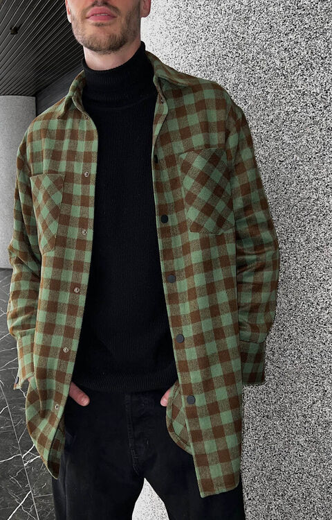 Зелена сорочка у клітинку