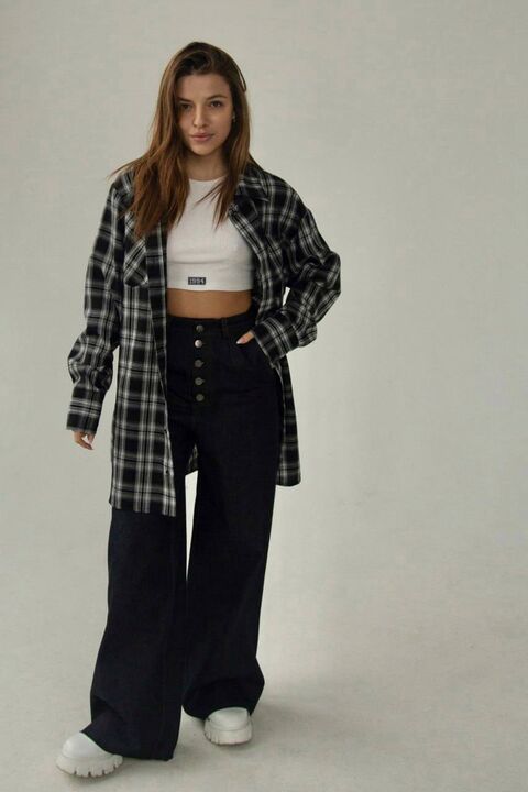 Чорна сорочка у клітинку