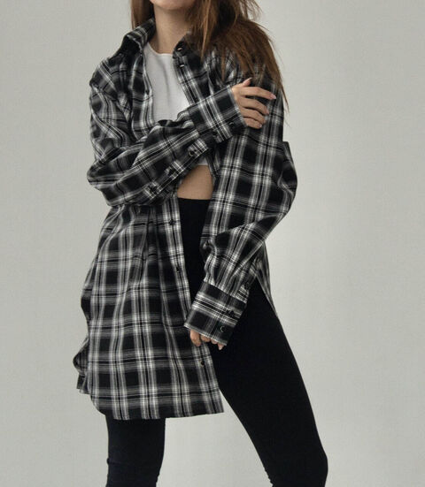 Чорна сорочка у клітинку