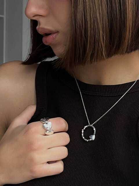 Каблучка срібного кольору з одним серцем