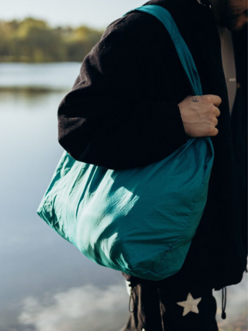 Cosmic blue shopper made of recycled plastic bottles