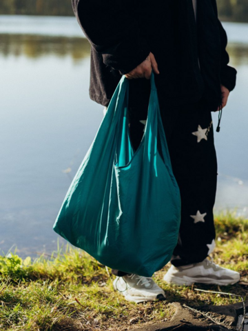 Cosmic blue shopper made of recycled plastic bottles
