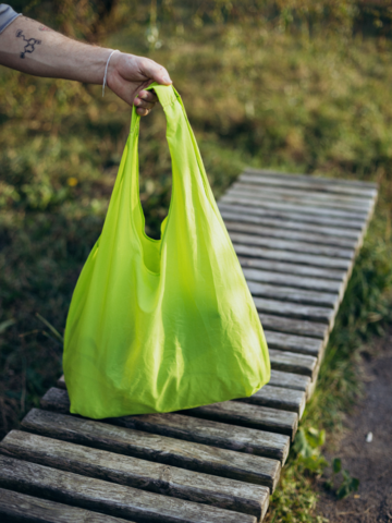 Lime shopper made of recycled plastic bottles