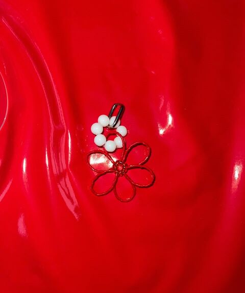 Сережка Червона квітка з білим колом