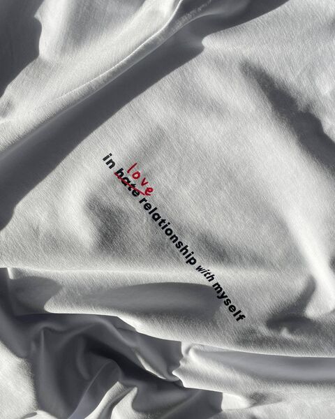 Біла футболка In love relationship with myself