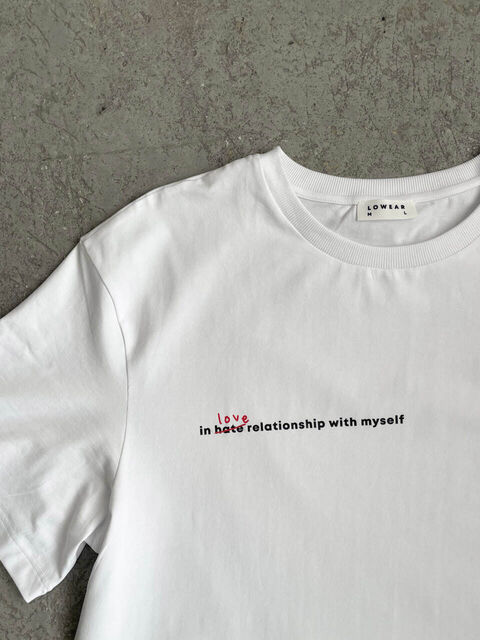 Біла футболка In love relationship with myself