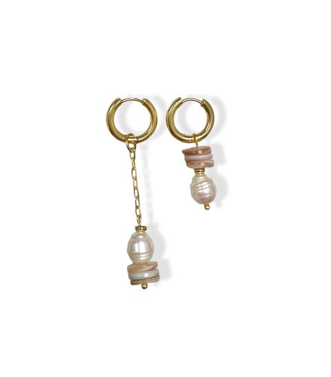 Asymmetric pearl and shell earrings