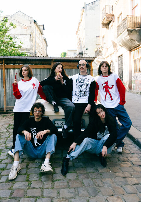 Small Imp Longsleeve with red sleeves