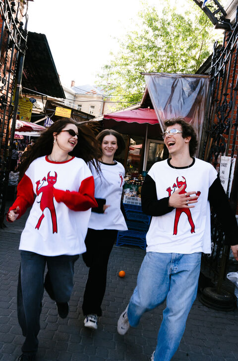 Лонгслів Чортяка малий з чорними рукавами