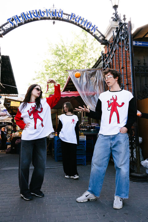 Лонгслів Чортяка малий з чорними рукавами