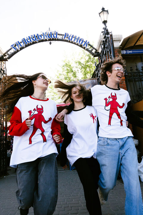 Лонгслів Чортяка малий з чорними рукавами