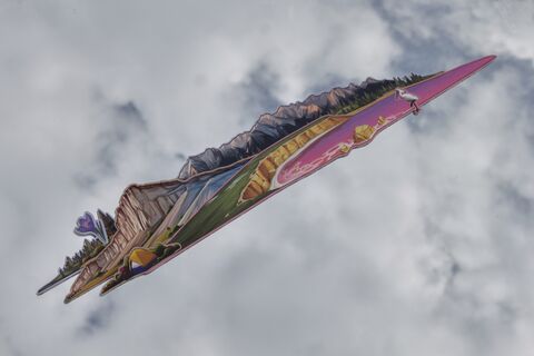 Біла скеля велика