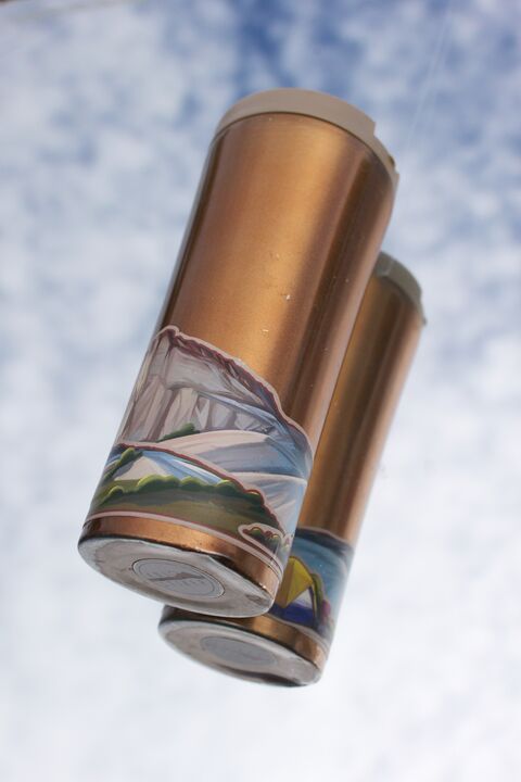 Біла скеля велика