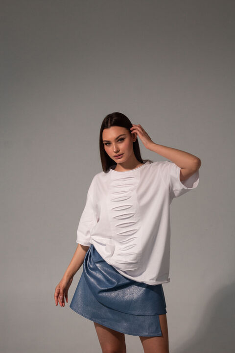 Біла футболка