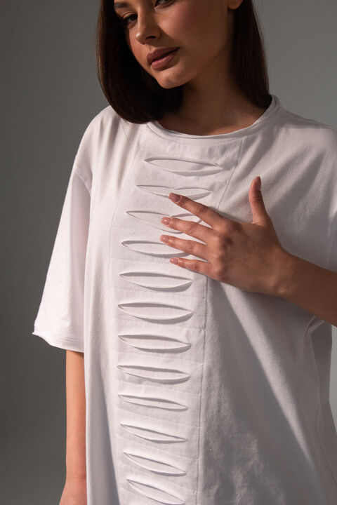 Біла футболка