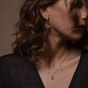 Кулон Навсібіч