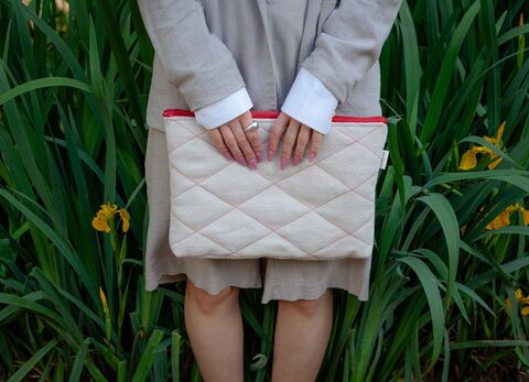 Червоний сховок для ноутбука