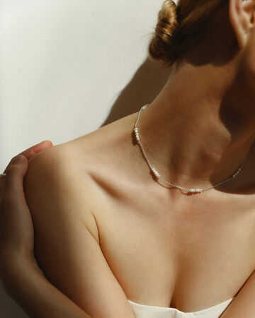 Beaded necklace with silver beads