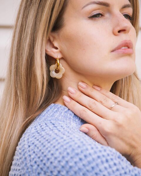 Milky beige earrings Daisy