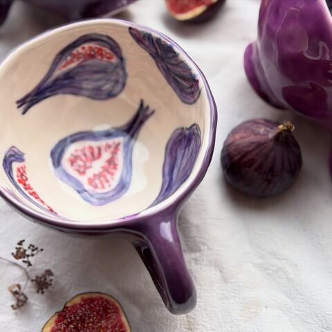 Чашка з інжирами