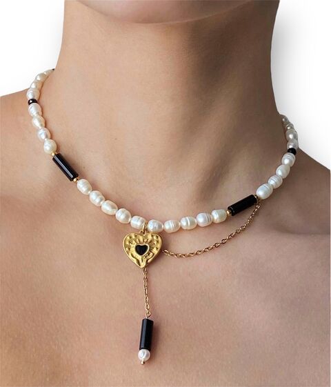 Намисто з перлин, чорного каміння та підвіскою серце