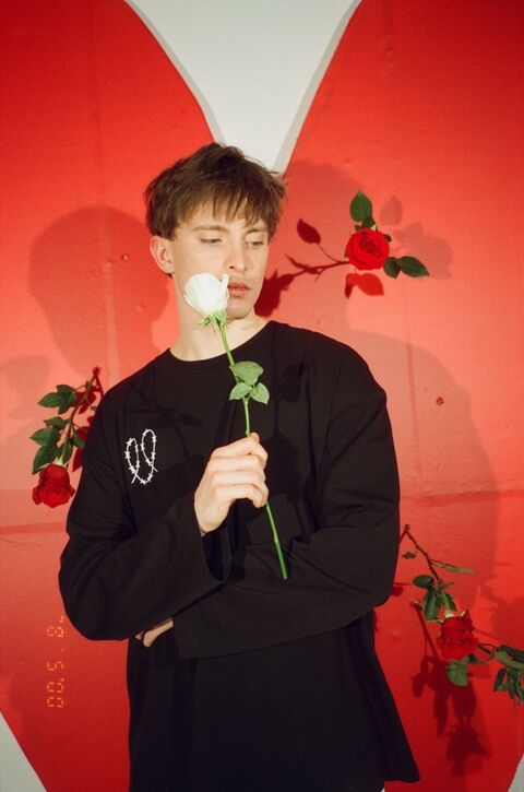 Чорний лонгслів love will tear us apart