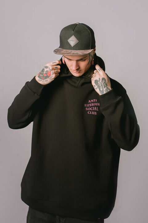 Чорне оверсайз худі ARSC з рожевим лого на спині