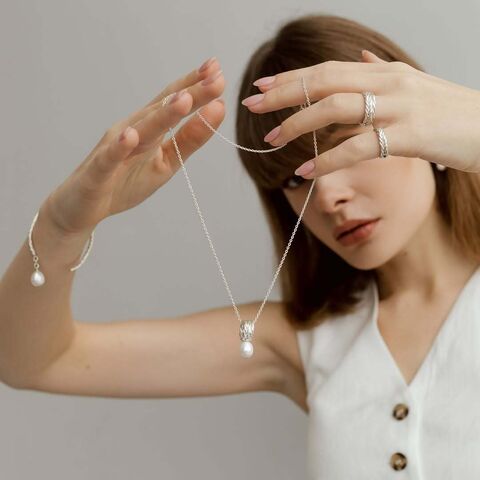 Кулон Подвійна коса із білою пелиною