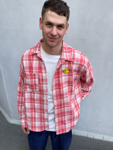 Pink shirt with duck embroidery