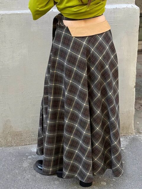 Спідниця костюмна “Freedom from Discrimination” в кольорі шоколадна клітинка