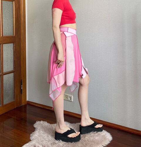 Pink skirt with buttons
