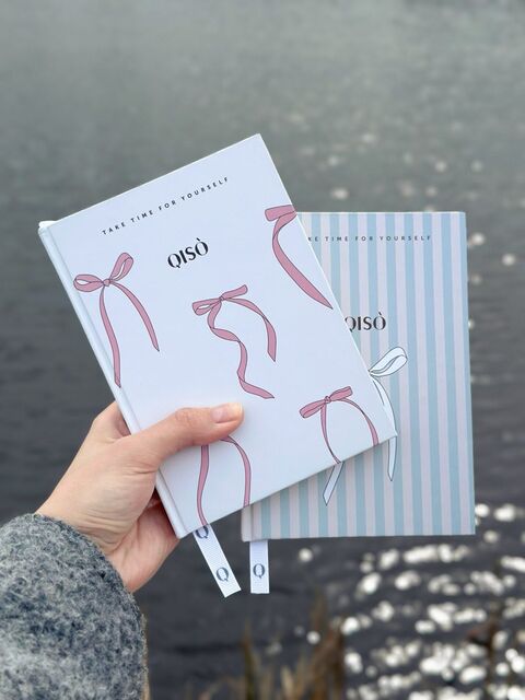 Weekly planner with bows