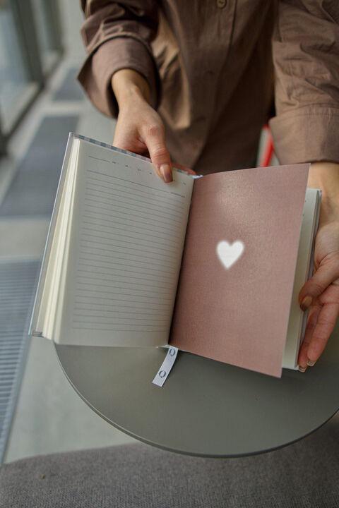 Weekly planner with bows