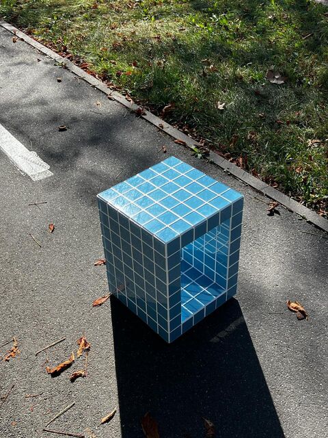 Столик Cube Hole Tile 5 см