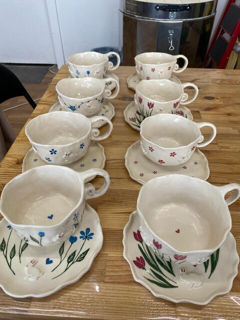 Тарілка Кролики в рожевих квітах